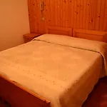 - Alpina Hotel 2*