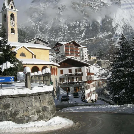 - Alpina Hotel