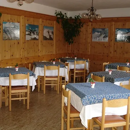 - Alpina Hotel 2*